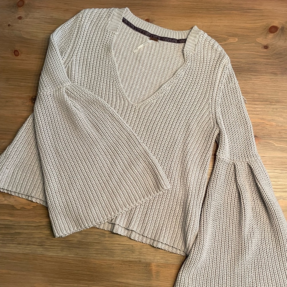 FREE PEOPLE CROPPED BELL SLEEVE SWEATER